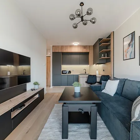 Peaceful Horizon By Aparo - Nowy Apartament, Winda, Lozeczko Turystyczne, Balkon, 5 Pietro, Szpital Ckd, * Lodz (Lodz)